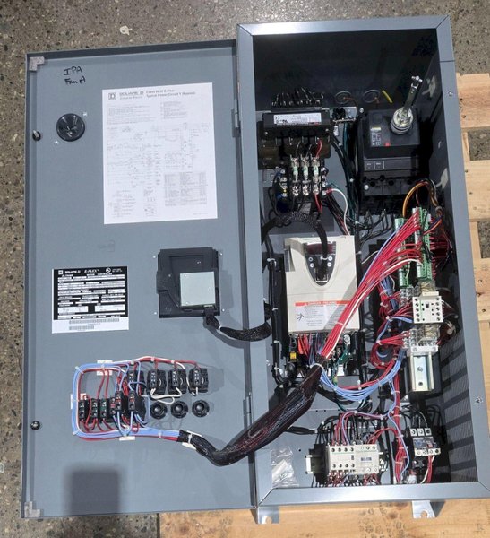 SQUARE D ALTIVAR CLASS 8839 EFDDG4VT E-FLEX VARIABLE SPEED DRIVE 460V C USED