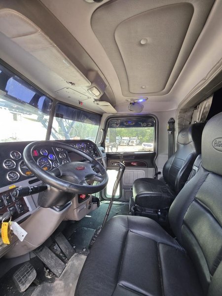 2022 Peterbilt  1NPXLP9X0ND758041