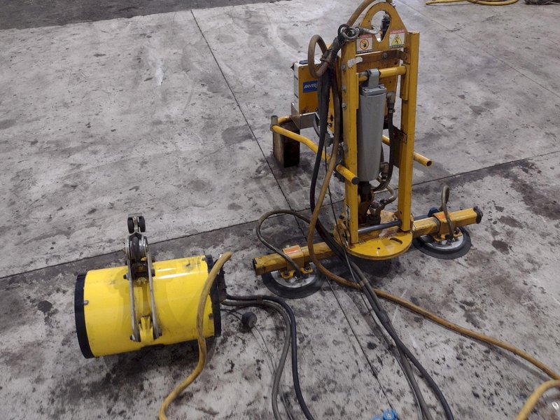 250 LBS X 2007 ANVER MODEL #ATL25M2-60MROT ELECTRIC POWERED VACUUM SHEET LIFTER: STOCK #21303