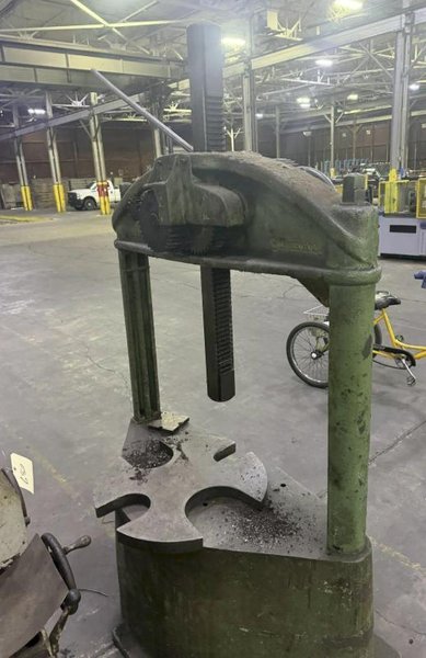 GREENERD #32 TWIN-POST MANUAL ARBOR PRESS. STOCK # 0435026