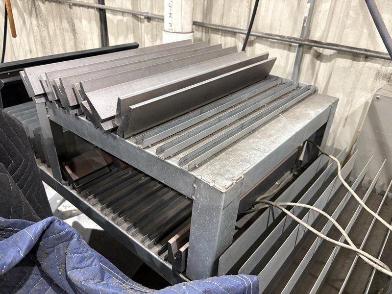 243 Ton x 14’ Amada HDS-2204NT Hydraulic Press Brake, 2011 – Backgauge
