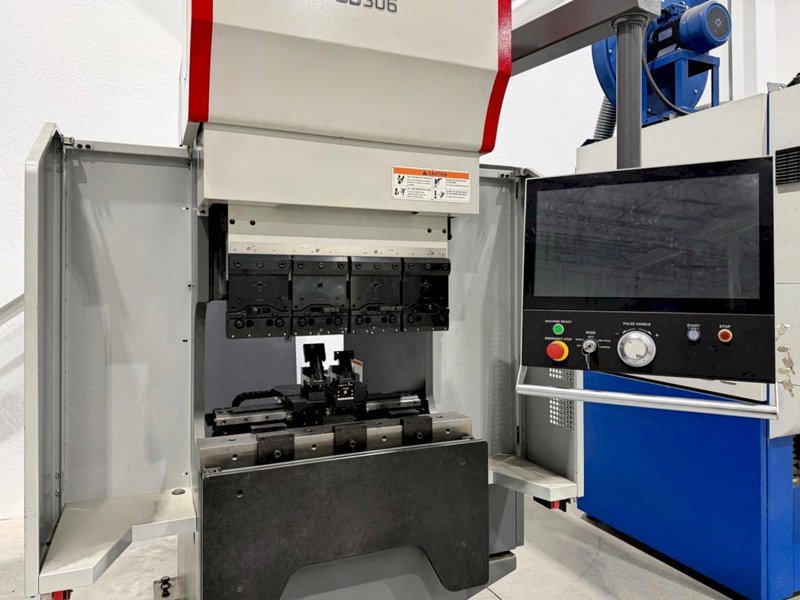 Mitsubishi Diamond BB306 30 Ton 5-Axis Electric Press Brake