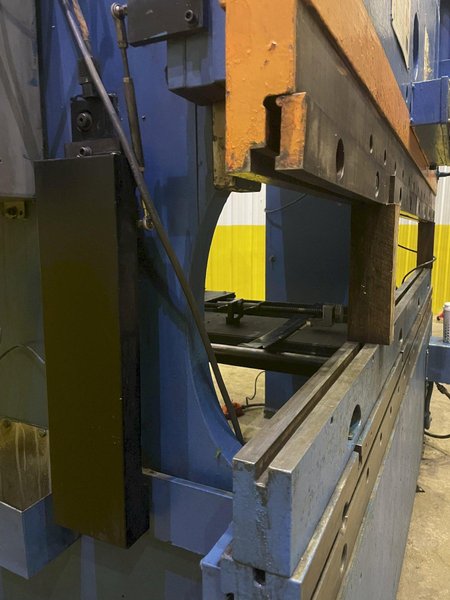 135 TON X 8' CINCINNATI MODEL 135FMX6 HYDRAULIC PRESS BRAKE: STOCK #15770