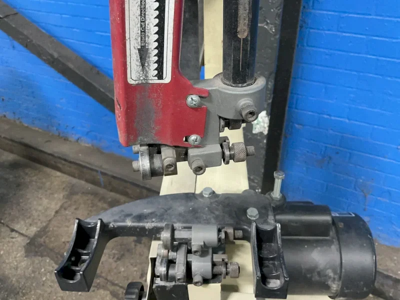 SHOP FOX 14” VERTICAL 14” BANDSAW   -  W1706