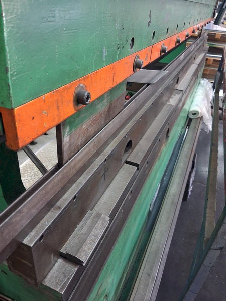 230 Ton x 12′ Niagara HD-230-10-12 Press Brake, 1979