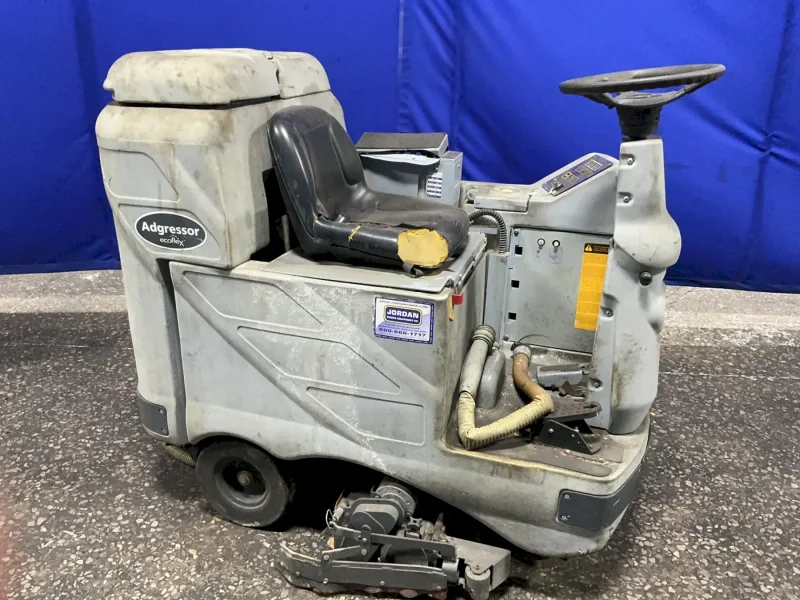 ADVANCE 24" FLOOR SCRUBBER  -  X3220C