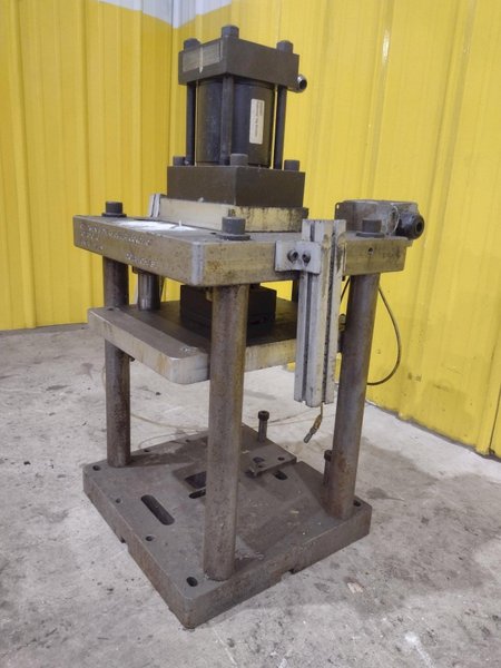 4-POST HYDRAULIC PRESS - ROLLFORMER CUTOFF PRESS: YOBRO #25562