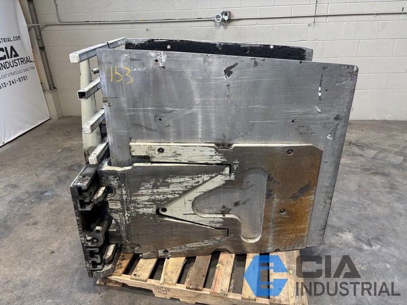 2,500 LB. CASCADE MODEL 25D-CCS-35Q HYDRAULIC CARTON CLAMP ATTACHMENT