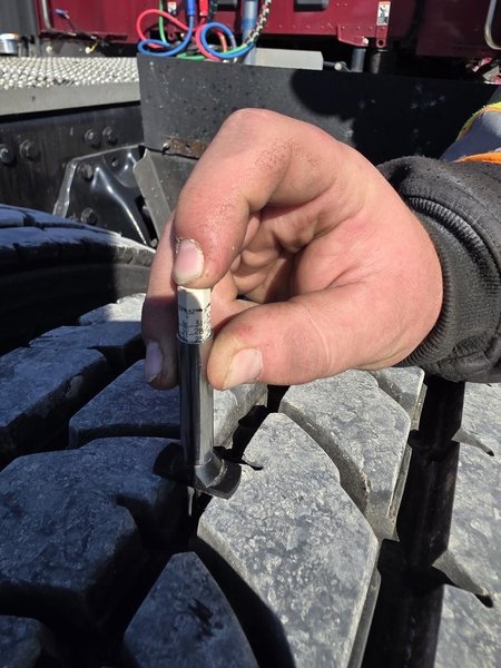 PETERBILT 567 - Trucks