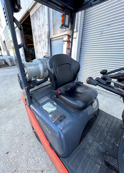 3000 Lb. Toyota Forklift 8FGCU18, Triple Stage Mast, Cushion Tire, LP Gas, Side Shift