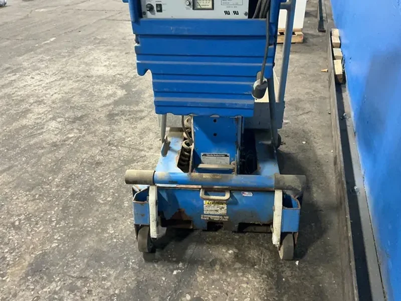 GENIE INDUSTRIES 350 LBS ONE MAN BASKET LIFT   -  AWP-25S