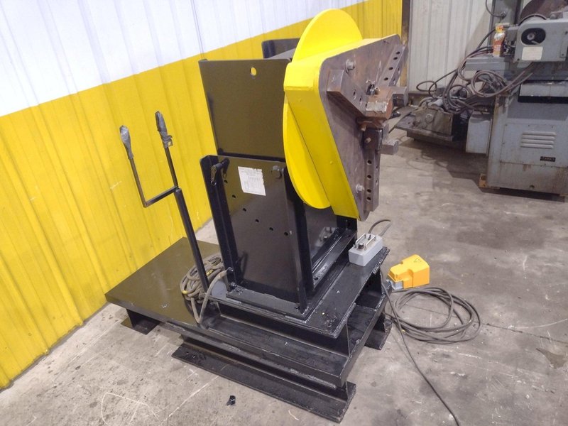 1,250 LB STINGER MODEL #P-1250 PIPE WELDING POSITIONER WITH 30" GRIPPER CHUCK : YOBRO #25213