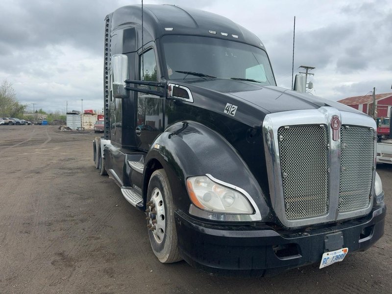 2020 Kenworth T680 76″ Sleeper – PACCAR MX-13 455HP – Eaton 12-Speed Auto – Double Bunk