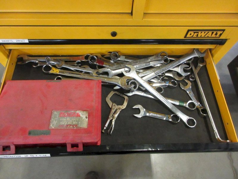 Dewalt 11-Drawer Rolling Tool Chest with Top and Bottom Units and Contents- Auction Item