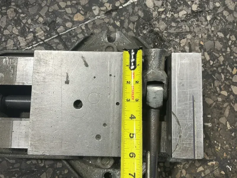 KURT MANUFACTUING 6” 6” VISE