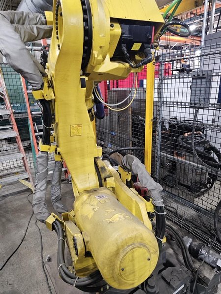 FANUC R-2000iB/210F Robot, 2015 – Milco Spot Weld Gun, Integrated Tolomatic IMA33 Servo, Reidel Chiller