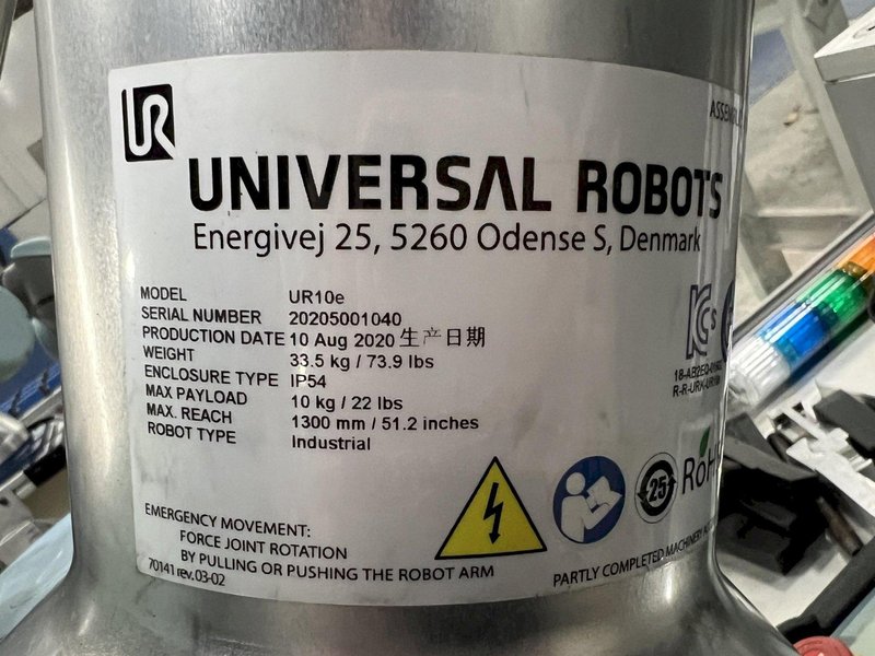 Universal Robots UR10e Cobot With Parts loading base/station. New-2020