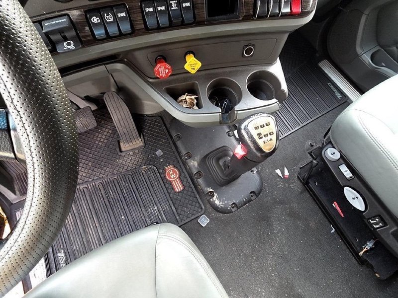 Kenworth T680 Sleeper Truck, 2019 – Paccar MX013, Eaton Auto