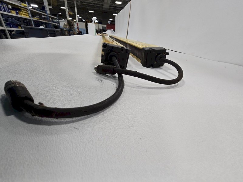 OMRON MSF4800S-30-1560X/MSF4800S-30-1560R LIGHT CURTAIN SET USED