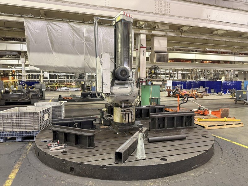 8&#039; ARM x 19&quot; GIDDINGS &amp; LEWIS MODEL #956-CHIPMASTER RADIAL ARM DRILL ON 360° T-SLOTTED BASE: STOCK #23544