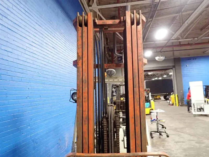 Nissan 4500 Lbs Propane Forklift - Cph02a25v