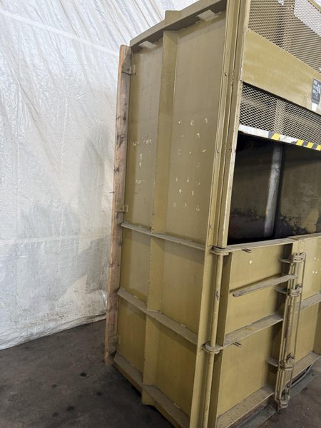 54&quot; X 40&quot; PIQUA SERIES 40 VERTICAL BALER. STOCK # 0131825