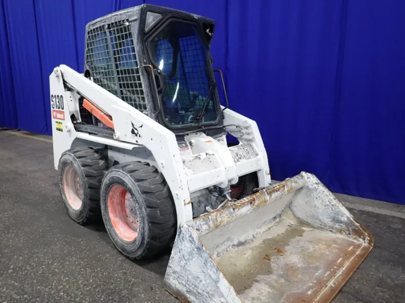 BOBCAT 1300 lbs SKID STEER  -  S130
