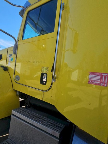 Peterbilt 337 Straight Truck, 2016 – Cummins/PACCAR Diesel, Allison Automatic, Medium-Duty Delivery Truck