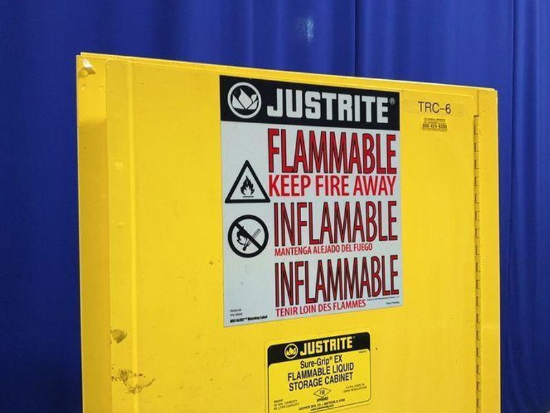 JUSTRITE 22 GAL / 3 SHELVES FLAMMABLE STORAGE CABINET