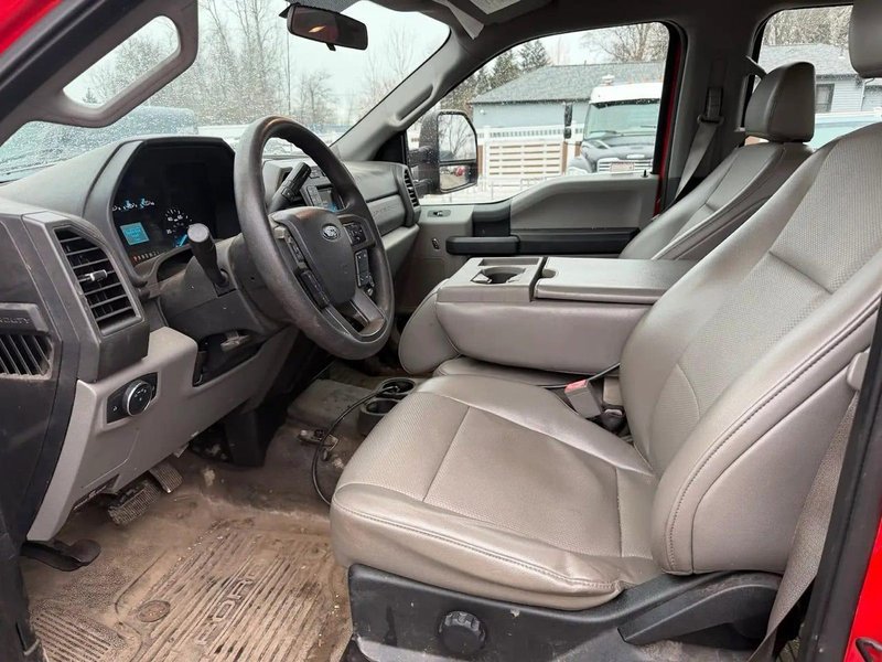 Ford F550 Flatbed Truck, 2019 – w/ Switch-N-Go Hoist