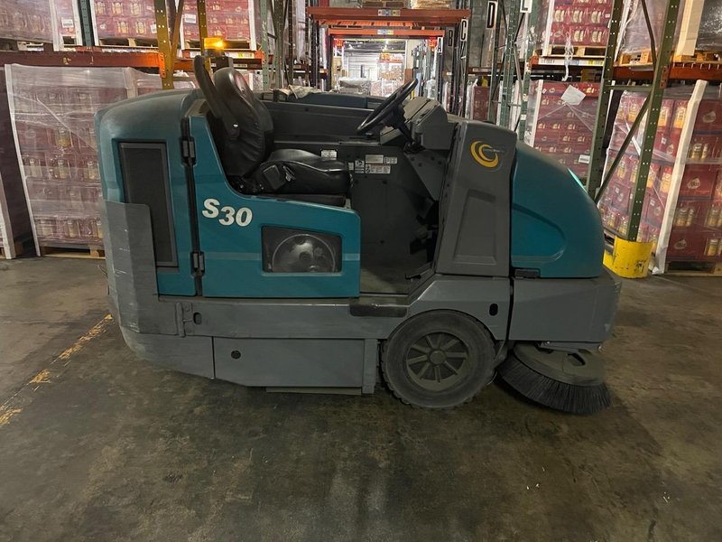 Tennant S30 Shop Sweeper- 550 Hours