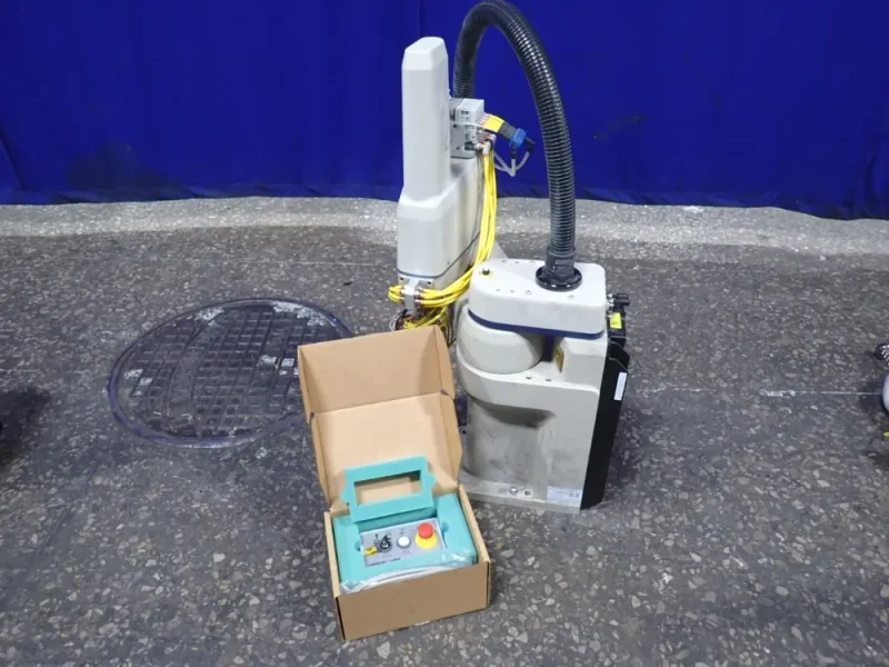 OMRON ADEPT INDUSTRIAL ROBOT   -  ECOBRA 600
