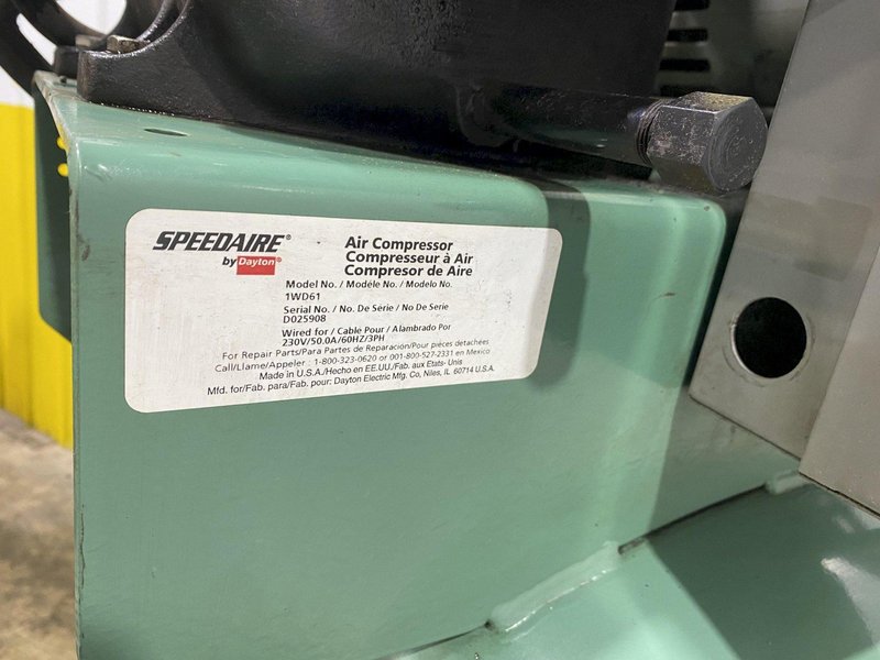 7.5 HP SPEEDAIRE MODEL #1WD61 DAYTON VERTICAL AIR COMPRESSOR: STOCK #16557