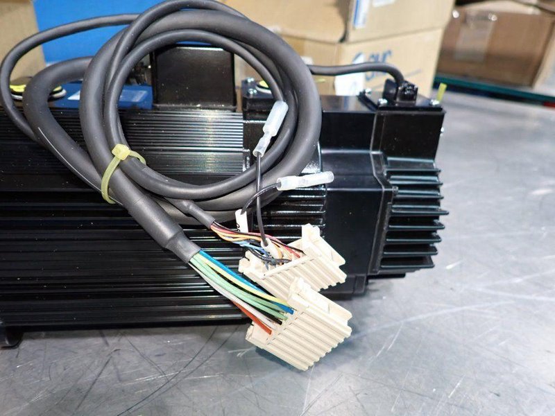 YASKAWA AC SERVO MOTOR  -  SGMGH-13A2A-YRA1