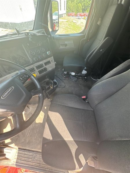 2020 Freightliner Cascadia 126 LC1675