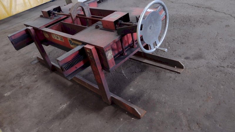10 TON X 84" X 31" TO 80" BUSHMAN TELESCOPING SHEET LIFTER
