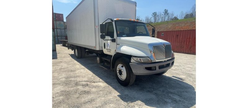 International MV607 Box Truck, 2020 – Cummins B6.7 Diesel, Allison Automatic, 26′ Dry Van, Liftgate, GVWR 25,999