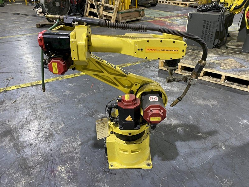 FANUC – ArcMate 100iB w/ R-J3iB Controls USED
