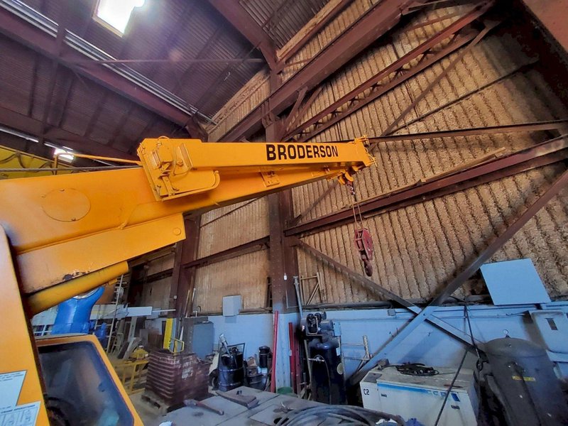 BRODERSON IC-80-3H BOOM LIFT