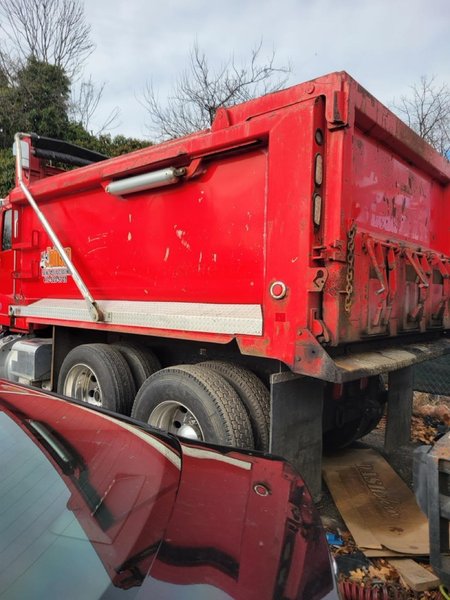 Peterbilt 567 Dump Truck, 2016 – Heavy Duty, Automatic