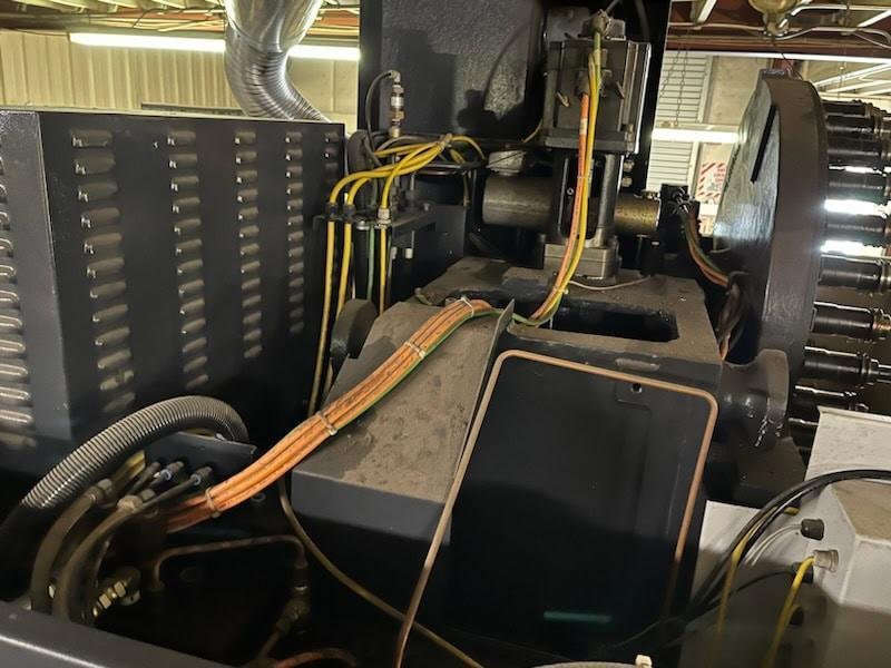 Mazak Nexus 410A VMC, 2006 – 4th Axis Rotary, Through Spindle Coolant, Tooling, Chip Auger, Tool Probe, Low Hours