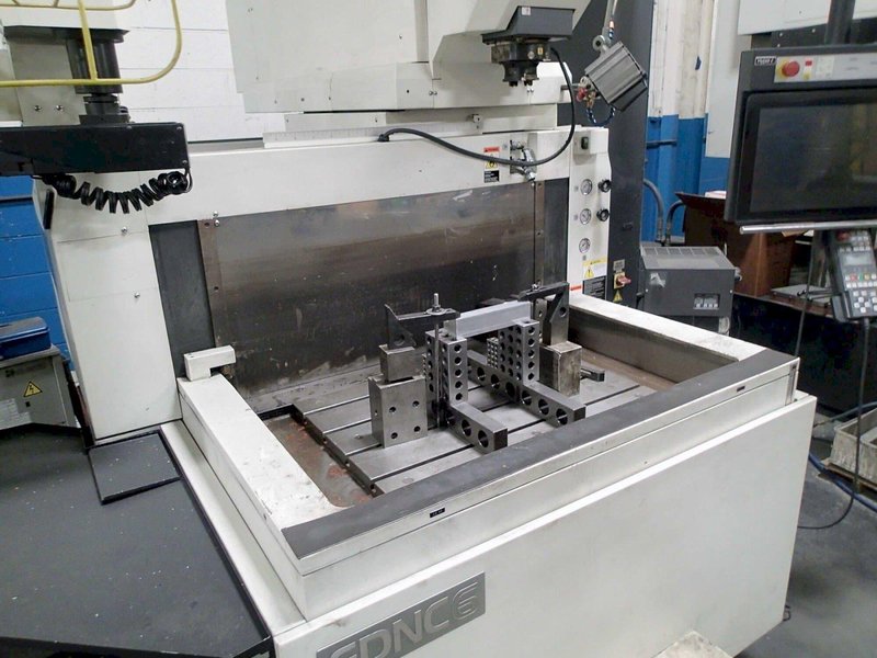 Makino EDNC6 CNC Sinker EDM, 2015 – C-Axis Head, 16 Tool Changer