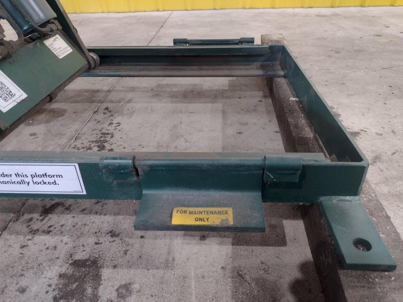 3800 LBS X 60" X 42" SOUTHWORTH MODEL #LS4-36 HYDRAULIC SCISSOR LIFT TABLE WITH ROLLER TOP, 110 VOLT: STOCK #20880