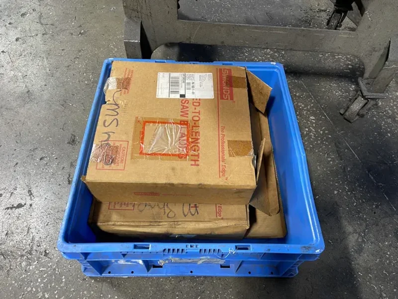 ROLL-IN 18.5” X 30.5” VERTICAL BAND SAW