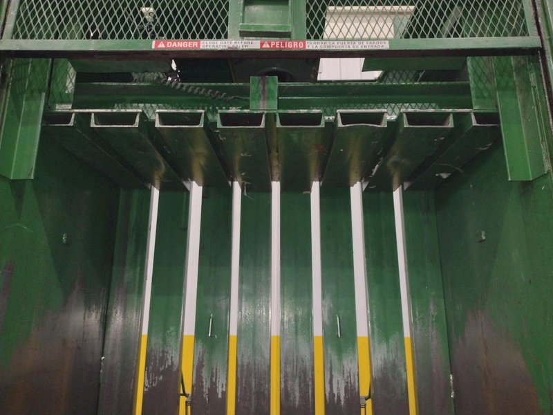 30" X 48" PTR MODEL #3400HD HYDRAULIC VERTICAL BALER: YOBRO #25712