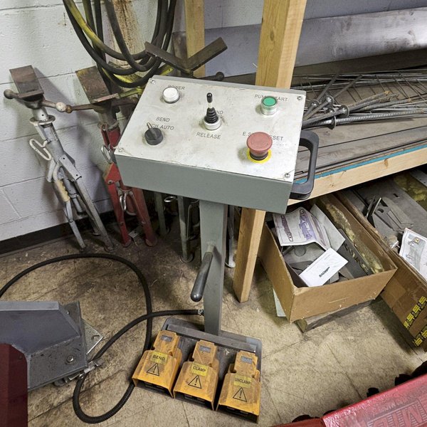 8' X 10GA GMC MODEL HBB-0810 HYDRAULIC BOX AND PAN BRAKE. STOCK # 0560425.