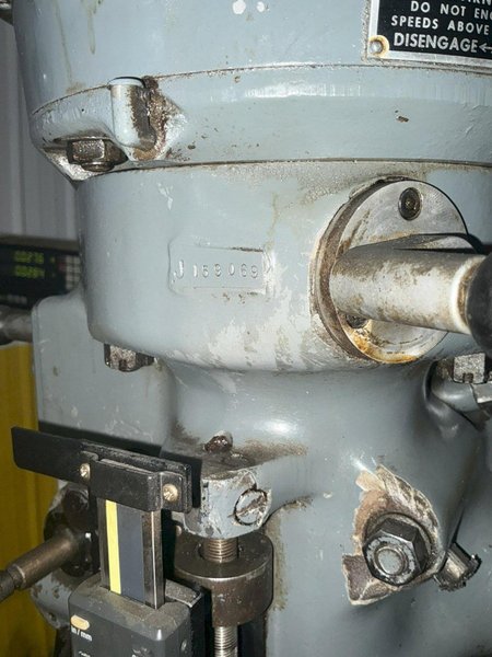 1.5 HP BRIDGEPORT VERTICAL MILL W/ POWER FEED: YOBRO #26042