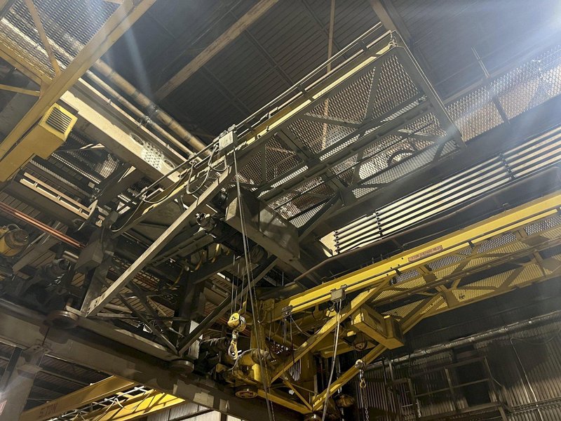 3 TON X 15' SHEPARD-NILES WALL MOUNTED POWERED GANTRY CRANE: STOCK 18475