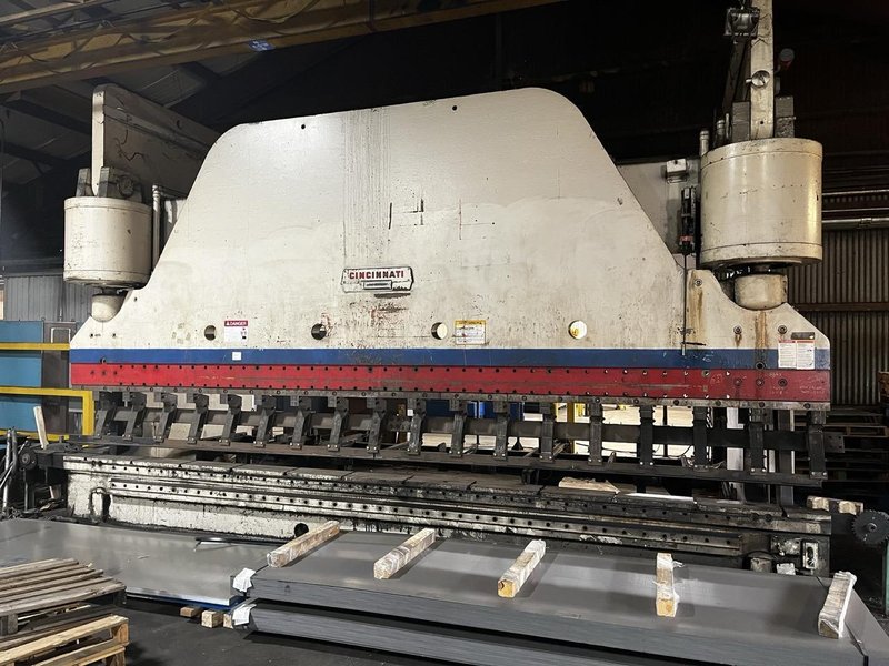 1000 Ton x 24′ Cincinnati 1000H20 CNC Press Brake, 1966
