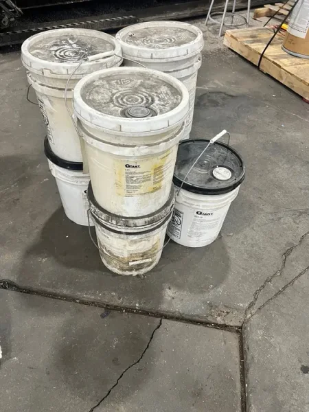 USED GIANT MODEL W-5C 5 CUBIC FOOT VIBRATORY BOWL YEAR: 2017